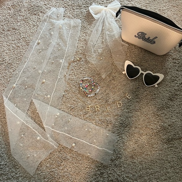 Accessories - Elegant White Bridal Accessories Set